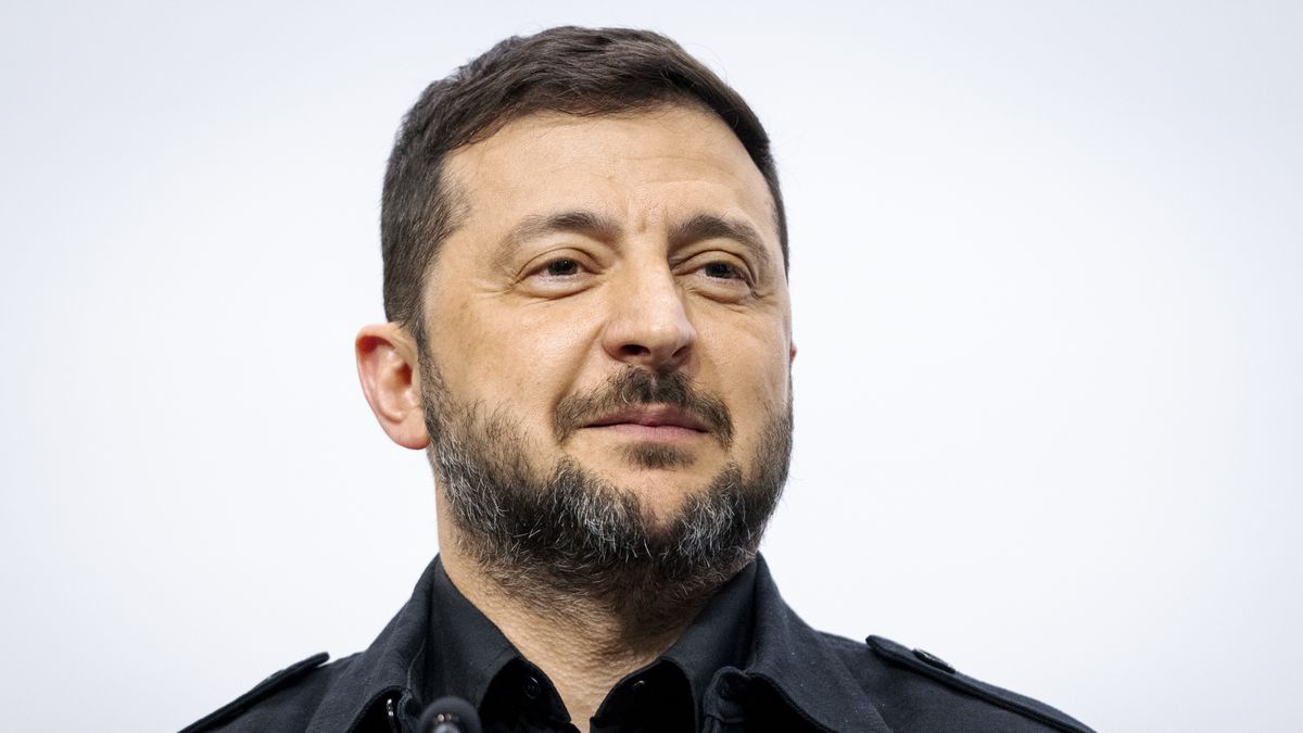 Denmark hosts 7th summit of the European Political Community
epa12424858 Ukraine's President Volodymyr Zelensky addresses a joint press conference with the Danish prime minister at the conclusion of the 7th meeting of the European Political Community (EPC) in Copenhagen, Denmark, 02 October 2025. The summit, bringing together leaders from across the continent, will focus on defense and support for Ukraine, the security situation in Europe, including economic security and migration.  EPA/IDA MARIE ODGAARD  DENMARK OUT 
Dostawca: PAP/EPA.
IDA MARIE ODGAARD
European Political Community, EPC, 7th meeting, European Union, Council of the European Union, Danish presidency of the Council, EU summit