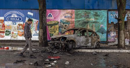 Bitwa o Donbas przywraca nerwowość na giełdach. Kursy walut znowu idą w górę