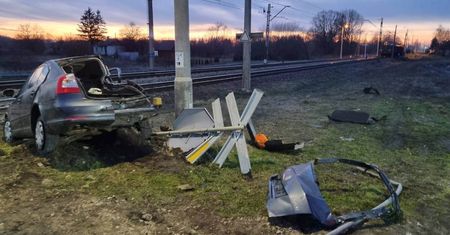 87-letni kierowca wjechał wprost pod nadjeżdżający pociąg towarowy
