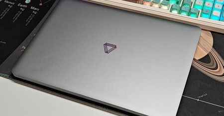 Chińska odpowiedź na MacBooka? Moore Threads pokazał swojego laptopa
