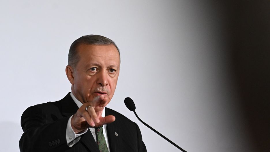 Turkish President Recep Tayyip Erdogan gives a press conference during the Meeting of the European Political Community in Prague, Czech Republic, 06 October 2022. The first meeting of the European Political Community brings together leaders from across the continent including non EU members countries with the aims to foster political dialogue and cooperation and to strengthen the continent's security, stability and prosperity, a statement by the European Council reads. EPA/FILIP SINGER Dostawca: PAP/EPA.