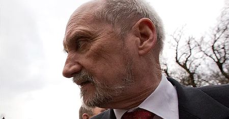 Macierewicz znowu na językach. Prokurator z zarzutami ws. śledztwa smoleńskiego