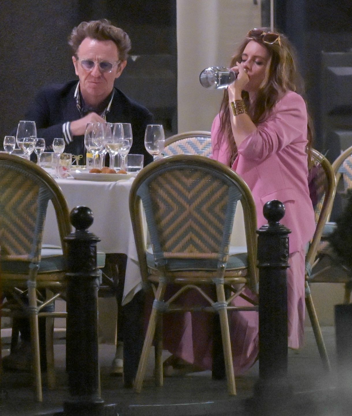 Paweł Wilczak i Maria Niklińska bawią się razem w restauracji