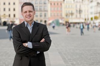 Prezes Mennicy Wrocławskiej o tym, jak w Polsce sprzedaje się złoto