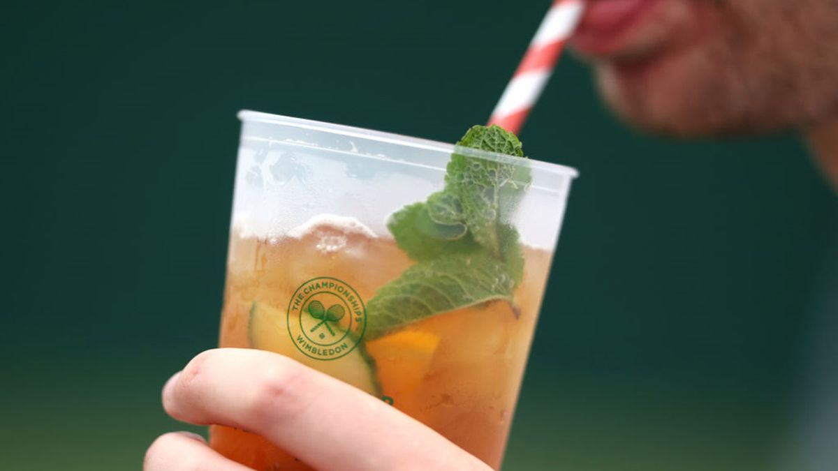 Zdjęcie okładkowe artykułu: Getty Images / Julian Finney / Na zdjęciu: cenny alkoholu w Wimbledonie poszły w górę