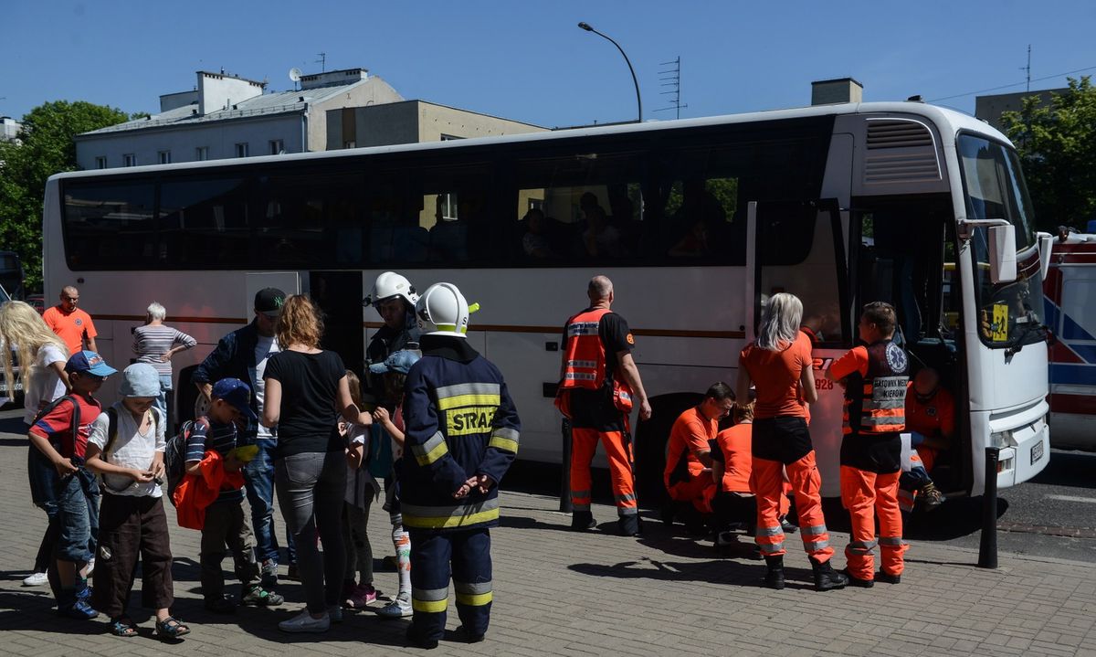 Wypadek autobusu wycieczkowego. 20 dzieci trafiło do szpitala