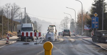 Bielsko-Biała. Musieli ustąpić kolarzom, ale już finiszują. Kierowcy się ucieszą