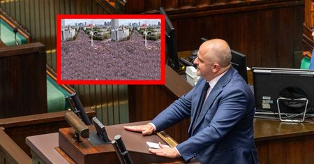 Chciał pochwalić Tuska, ale zaliczył wpadkę. Dziennikarz zwrócił mu uwagę
