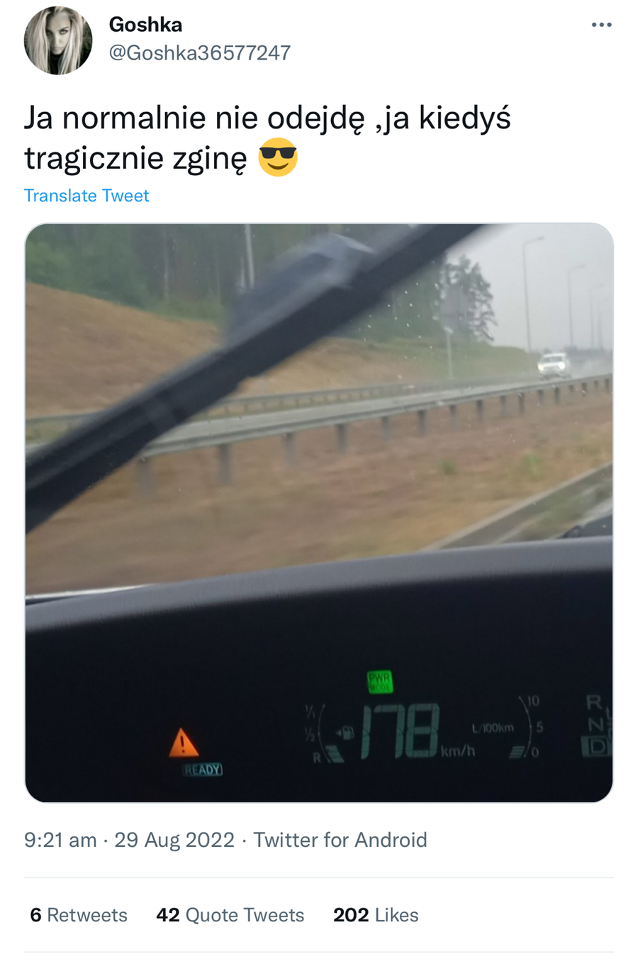 Użytkowniczka Twittera chwaliła się jazdą 180 km/h w deszczu