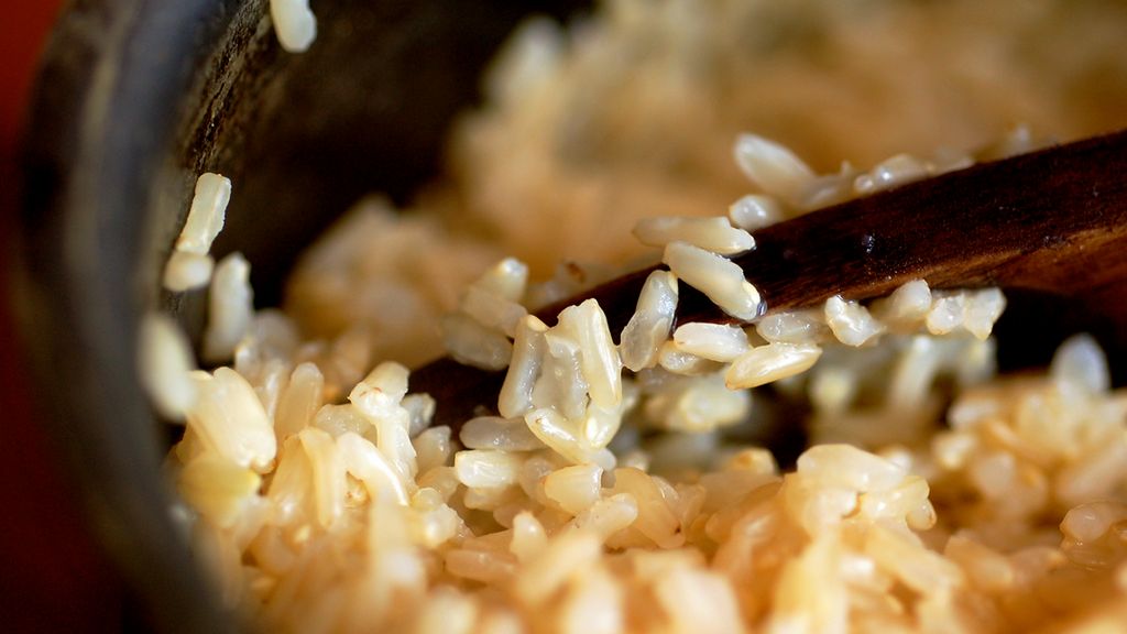 Ugotowany brązowy ryż parzony marki Uncle Ben's