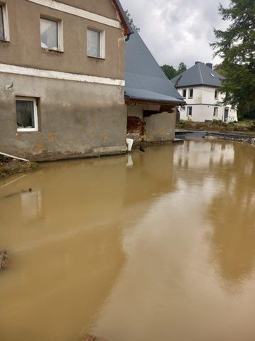 Powódź zniszczyła rodzinny dom pani Julii (foto: archiwum prywatne)