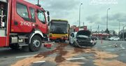 Koszmarna kolizja w Warszawie. Autobus elektryczny zderzył się z samochodem osobowym