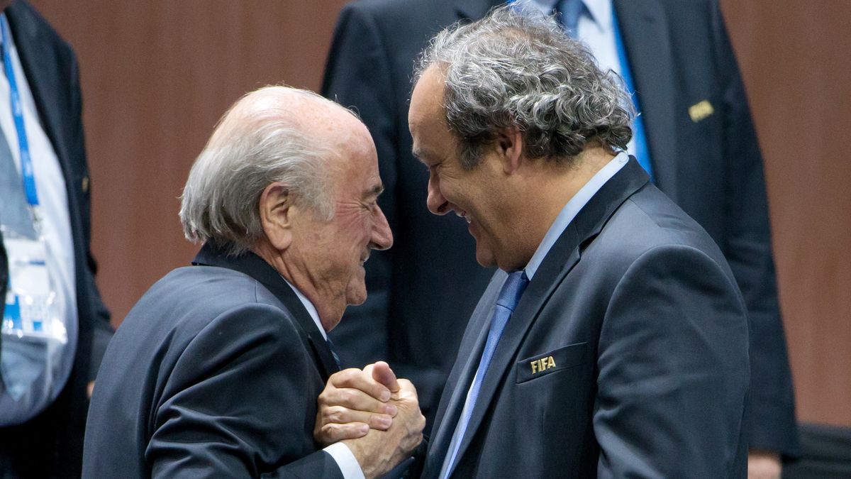 Joseph S Blatter (z lewej) i Michel Platini
