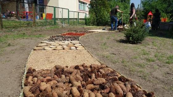 Wilanów. Taka ścieżka sensoryczna może być ciekawym miejscem do zabaw dla dzieci i miejscem terapeutycznym. Powstać ma pomiędzy ulicami Rzodkiewki i Roszady
