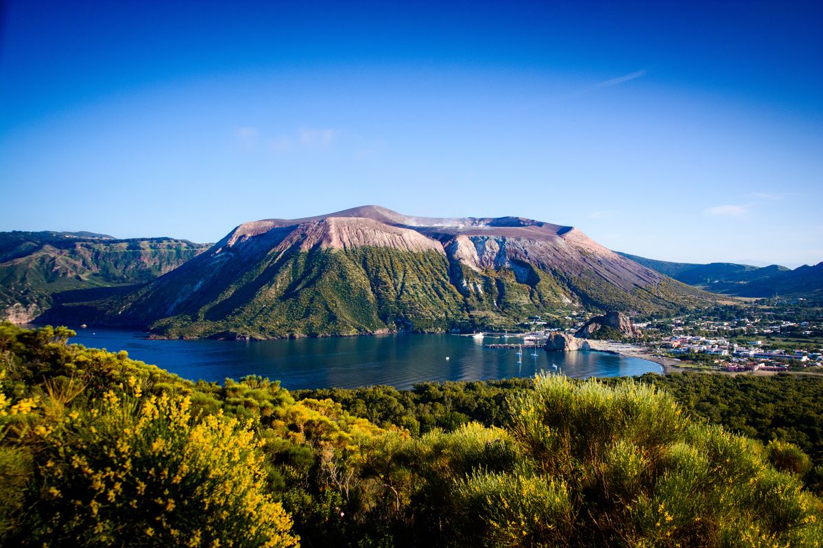 Vulcano to najbardziej na południe wysunięta wyspa w archipelagu Wysp Liparyjskich.