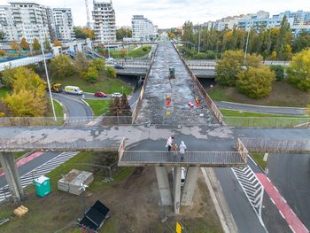 Gdańsk: Ruszyła rozbiórka kładki na Zaspie. Zobaczcie jak znika stara konstrukcja!