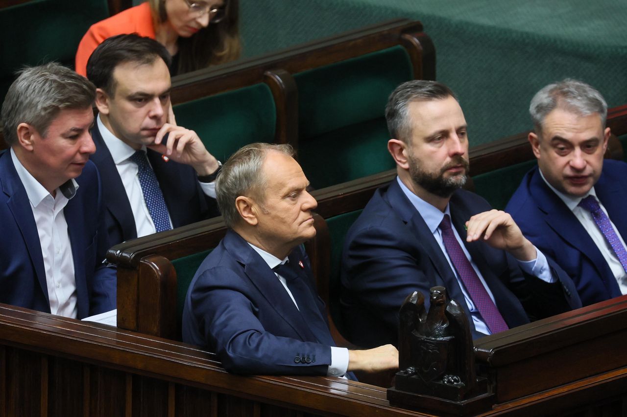 Najnowszy sondaż partyjny. Spadek poparcia u KO i PiS