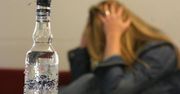 Strzelno: 7-latek w bieliźnie na balkonie. W mieszkaniu pijana matka