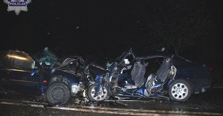 Poizdów: Kierowca forda stracił panowanie nad pojazdem. Cztery osoby trafiły do szpitala