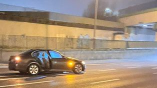 Białystok: Rozpędzone BMW zakończyło jazdę na słupie