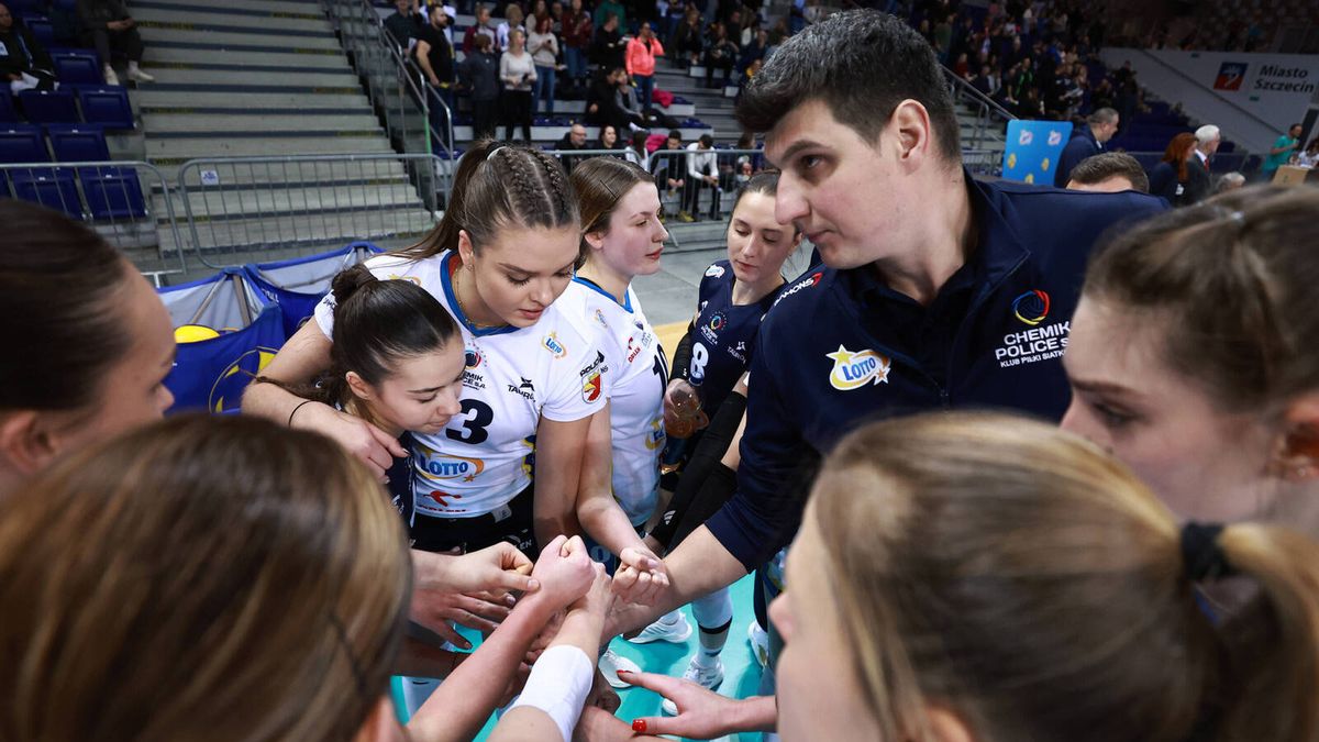 Materiały prasowe / Tauron Liga/Krzysztof Cichomski / Na zdjęciu: Dawid Michor i jego podopieczne