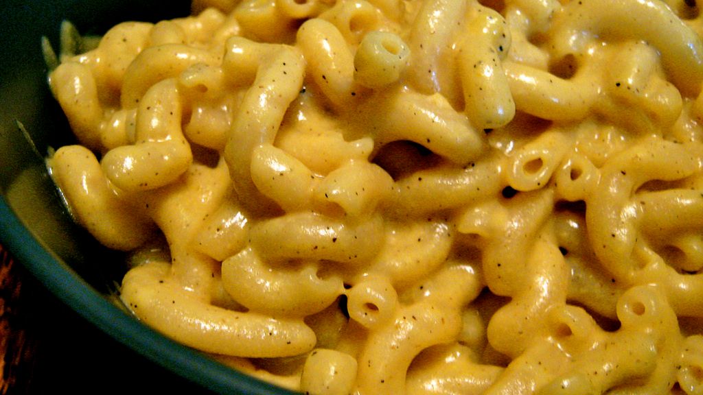 Ugotowany makaron bezglutenowy z mąki kukurydzianej i ryżowej