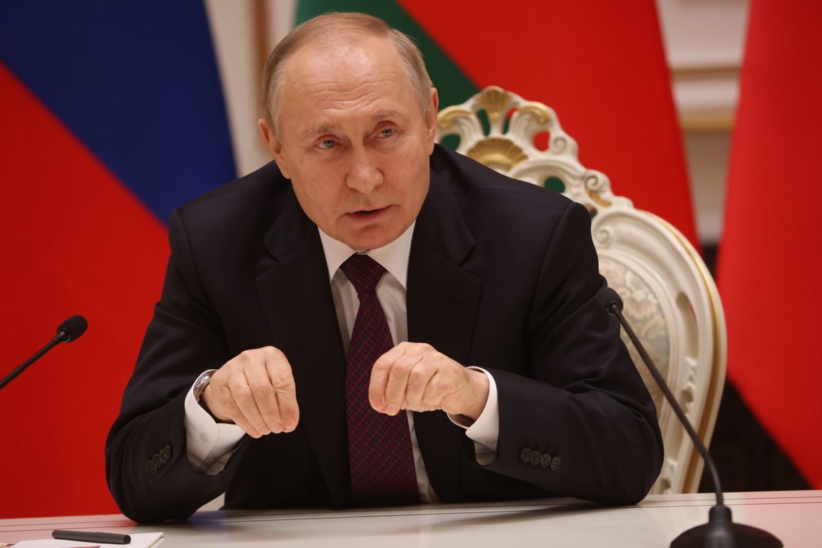 Rosyjski dyktator Władimir Putin wie dobrze, że nadchodzi kryzys. Wojna w Ukrainie nie idzie dobrze, trzeba szukać nowych sposobów na jej podtrzymanie