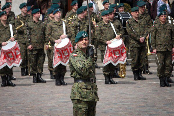 Trwają przygotowania do Święta Wojska Polskiego - w Warszawie odbędzie się wielka defilada