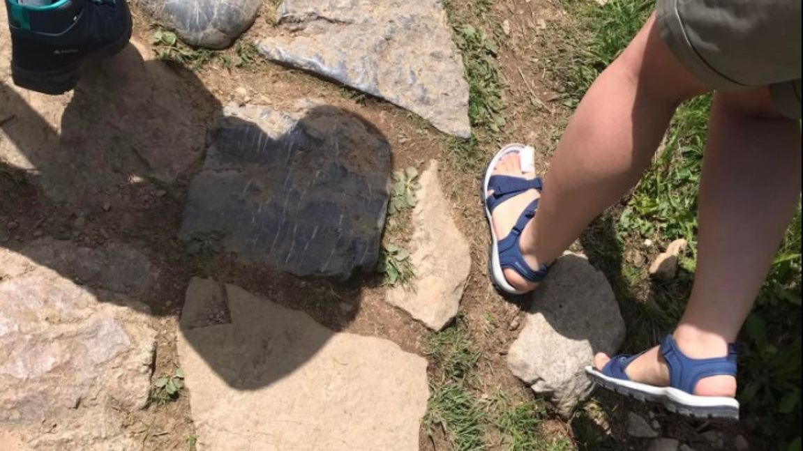 Wielu turystów nie wie, jakie obuwie powinno się ubierać na trudne górskie szlaki 