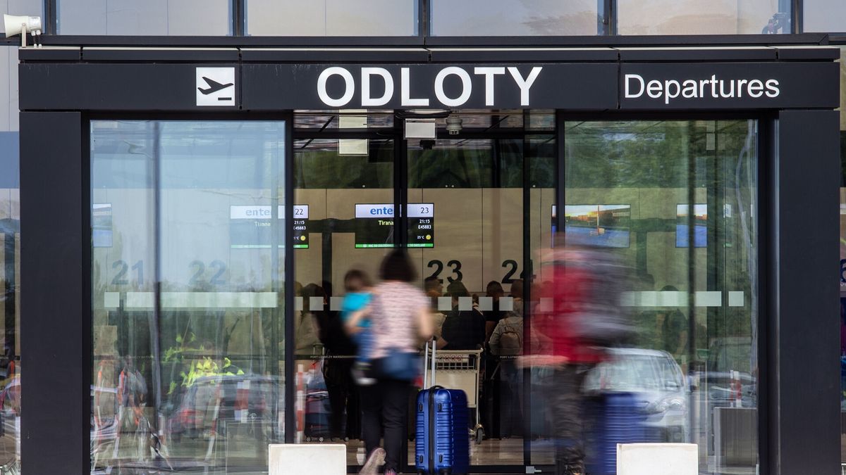 Lotnisko Warszawa-Radom otwarto 27 kwietnia. W ten weekend ma przekroczyć próg 20 tys. pasażerów