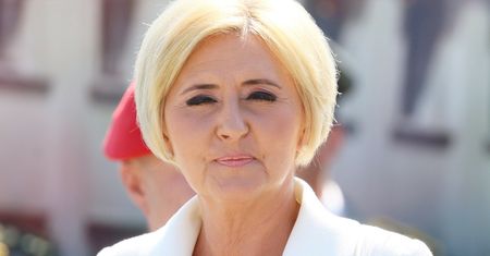 Wystroiła się w róż od stóp do głów. Szczyt elegancji czy wpadka?