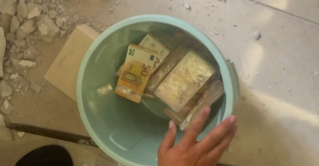 Fortuna ukryta w domu mafiosa. Policja "wydłubała" ze ścian ponad 3 mln euro