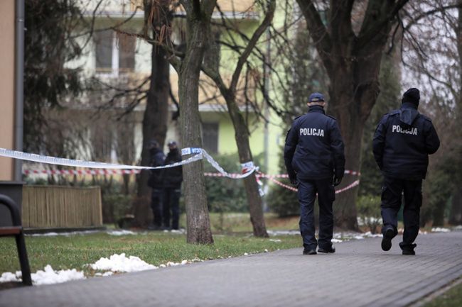 Warszawa. Część budynku została ogrodzona taśmą