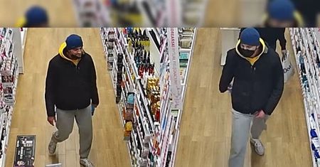 Ukradł perfumy z drogerii w Lublinie. Policja publikuje zdjęcia złodzieja