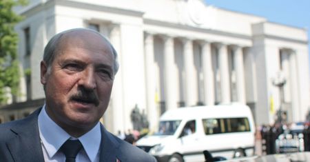 "Reżim białoruski ewoluuje w stronę agresywnego totalitaryzmu". Ekspert o wydarzeniach w Mińsku