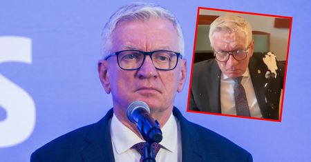 Sceny na radzie miasta. Prezydent Poznania obrzucony ciastem