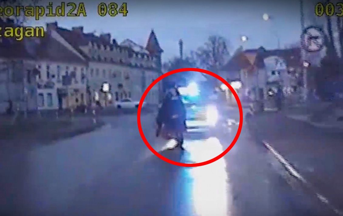 Policyjny pościg za naćpanym motocyklistą w oku kamery. "Zgarnął" 56 punktów karnych