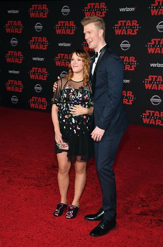 Joonas Suotamo z narzeczoną w czasie londyńskiej premiery filmu "Gwiezdne Wojny: Ostatni Jedi" (fot. Ethan Miller/Getty Images)