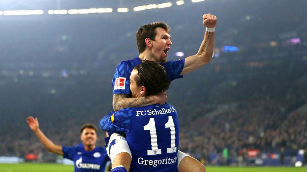 Zdjęcie okładkowe artykułu: Getty Images / Dean Mouhtaropoulos / Na zdjęciu: piłkarze Schalke 04 Gelsenkirchen