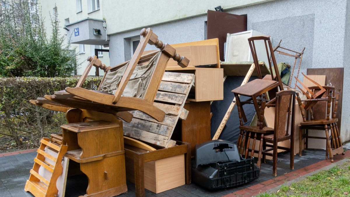 East News archiwum 8
Fot. Witold Jaroslaw Szulecki/East News, 4.12.2021. Gabaryty przed blokiem na Mokotowie.
Witold Jaroslaw Szulecki