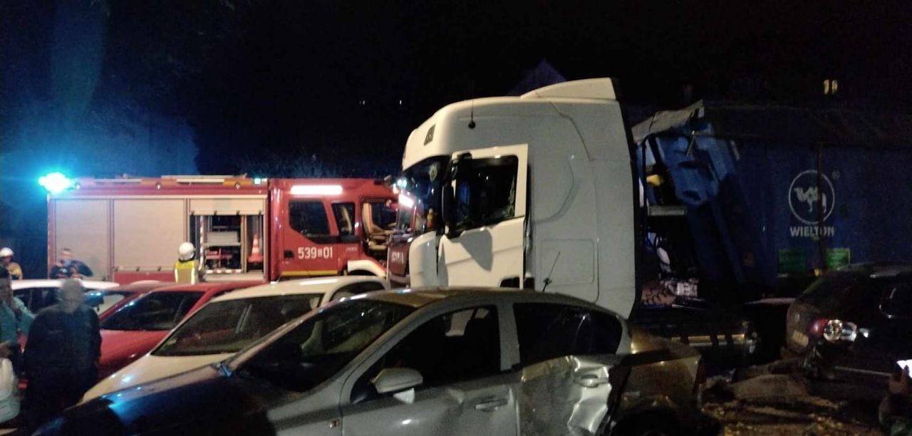 11 samochodów staranowanych. Podano przyczynę karambolu