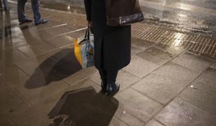 Zakupy jak pole minowe. Polacy kupują ostrożnie jak saperzy