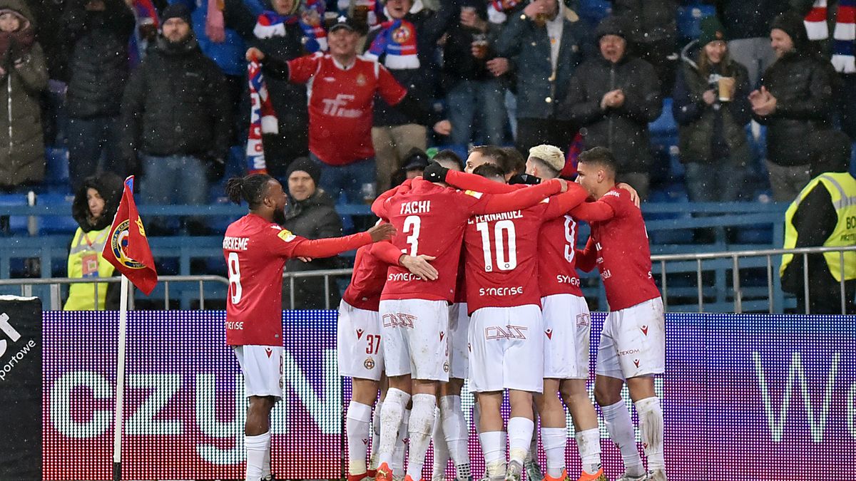 WP SportoweFakty / Krzysztof Porębski / Na zdjęciu: radość piłkarzy Wisły Kraków