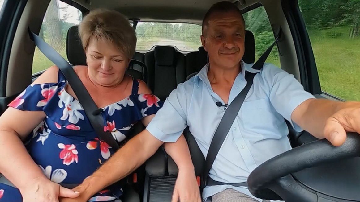 Krzysztof szybko odważył się dotykać Bogusie w intymne miejsca