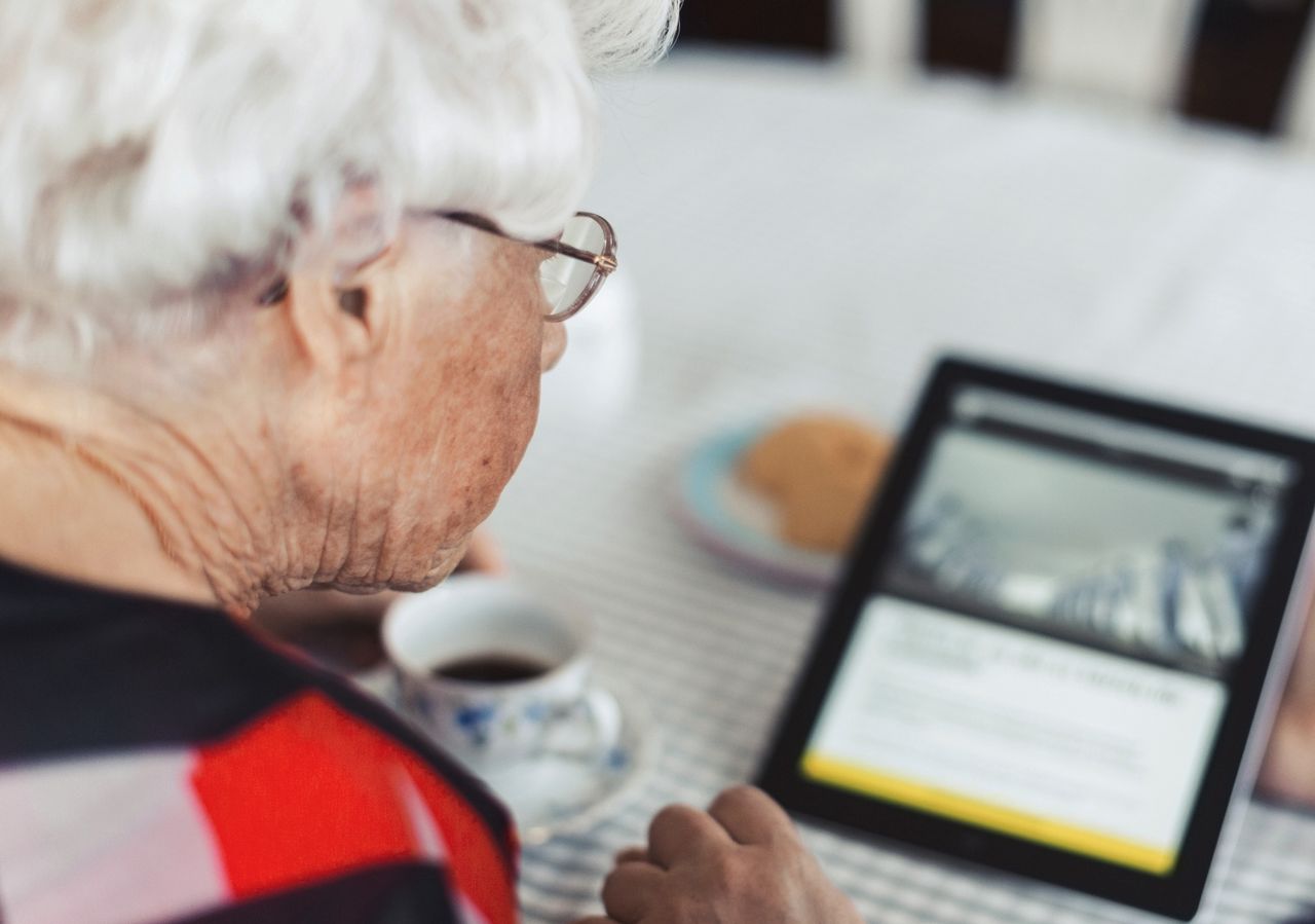 Babcia musi usunąć zdjęcia wnuków z Facebooka. Publikowanie ich bez zgody rodziców jest niezgodne z holenderskim prawem