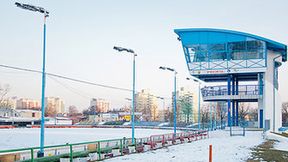 Stadion żużlowy w Pile w zimowej scenerii