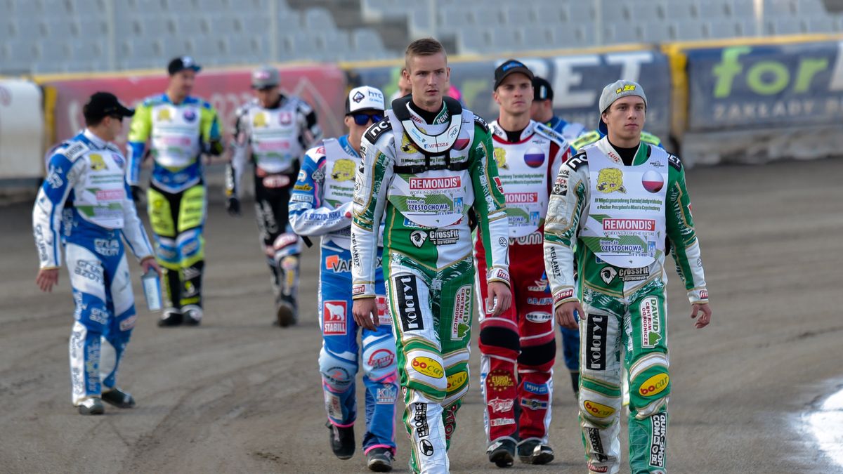 Zdjęcie okładkowe artykułu: WP SportoweFakty / Tomasz Kudala / Juniorzy Włókniarza na prezentacji. Bartosz Świącik (z prawej) na czele.