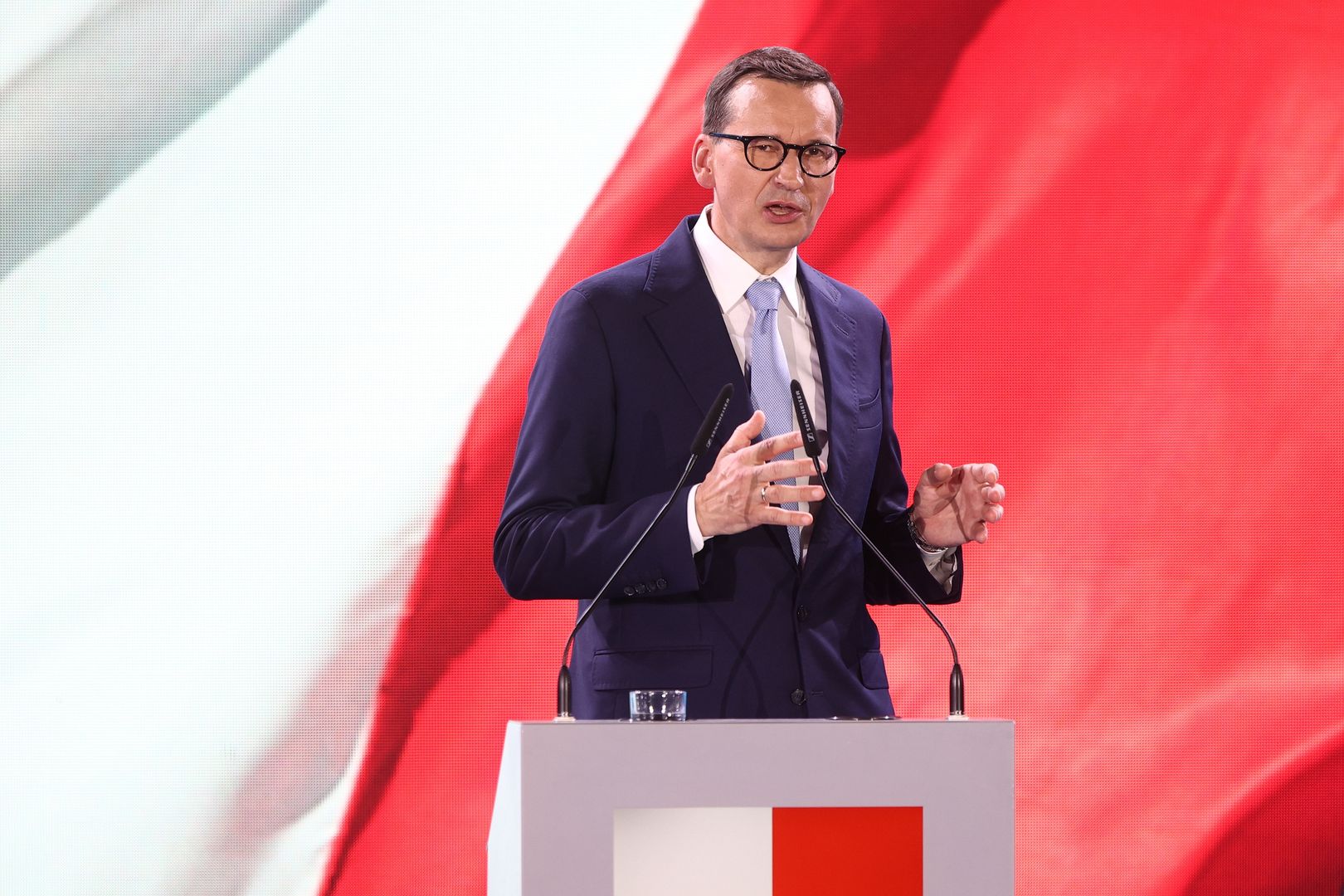 Mateusz Morawiecki
�ukasz G�gulski
kampania, konferencja, parlamentarna, PiS, polityk, polityka, programowa, spotkanie, wyborcza, barwy narodowe, bia�o-czerwona, flaga narodowa, polska, Polski, prezentacja programu wyborczego, program wyborczy