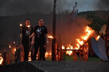 Drugi dzień Juwenaliów na Politechnice Koszalińskiej. Zapłonęły ptaki Hasiora