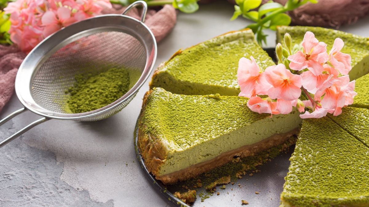 Zielony sernik z matchą zrobisz bez pieczenia